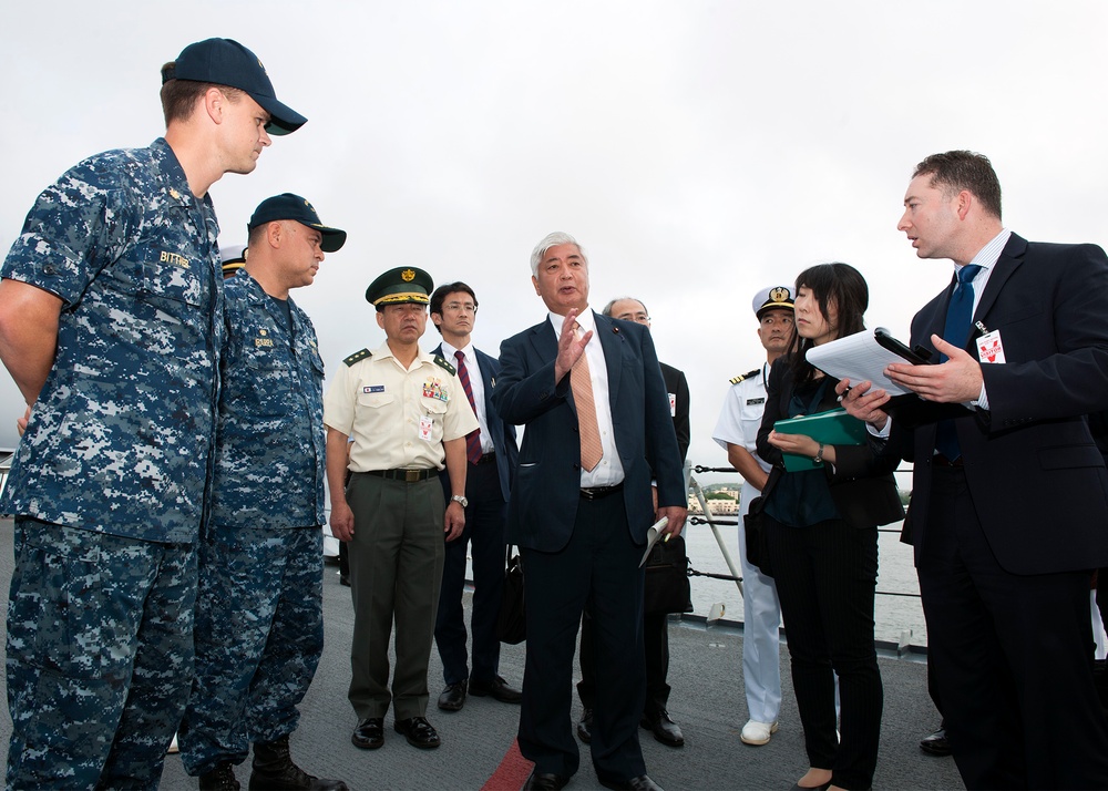 Japanese minister of defense visits USS Port Royal