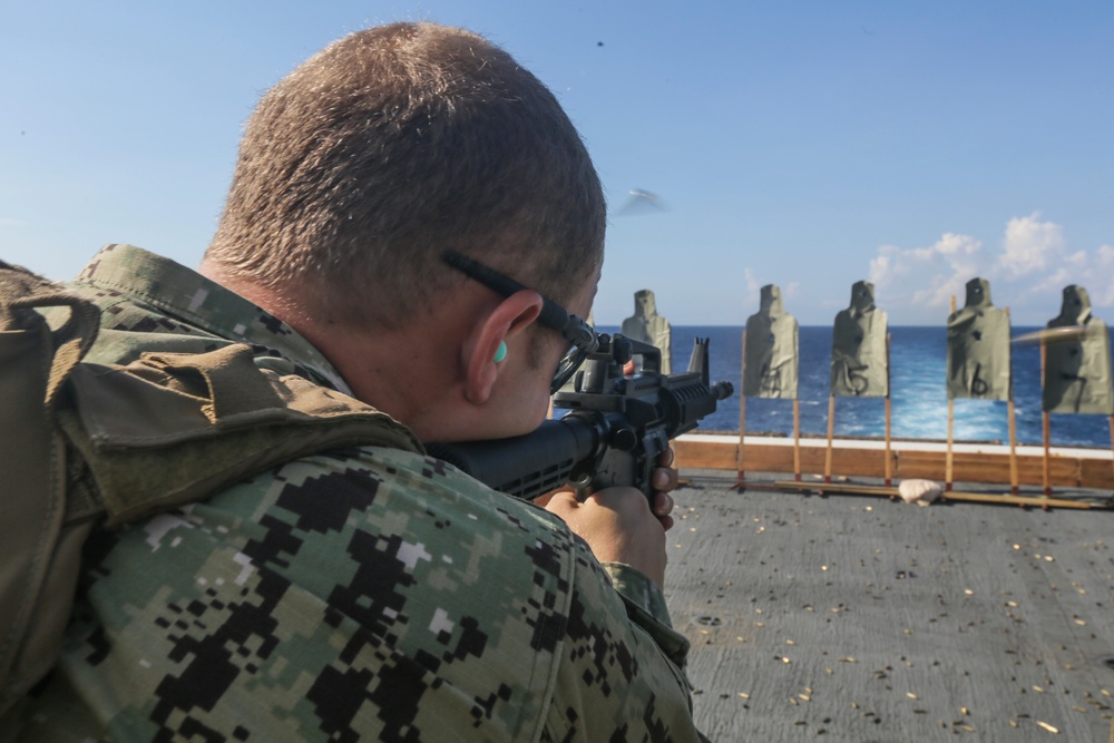US Marines shoot for perfection at sea