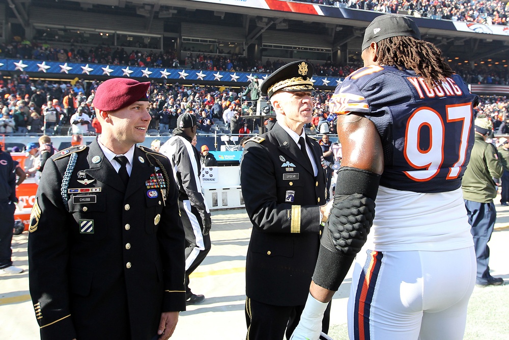 DVIDS - Images - Service members receive honor during Chicago Bears Veterans  Day game [Image 8 of 13]