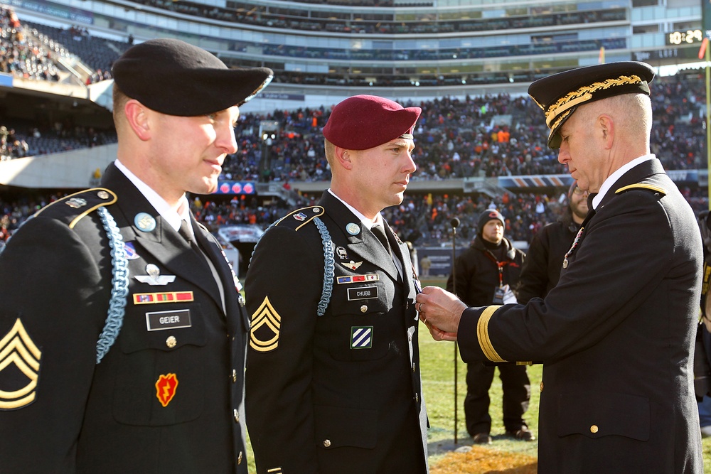 Army Reserve Soldier receives honor at Chicago Cubs MLB Memorial Day home  game > U.S. Army Reserve > News-Display