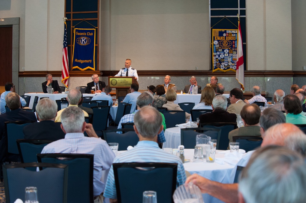 Gen. Kwast addresses Kiwanis