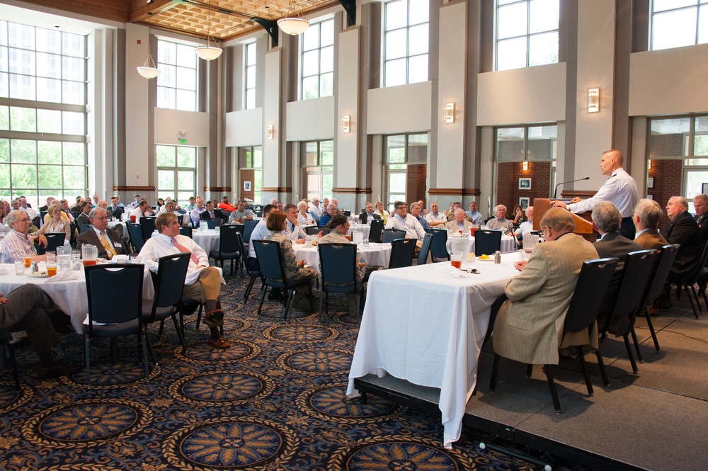 Gen. Kwast addresses Kiwanis