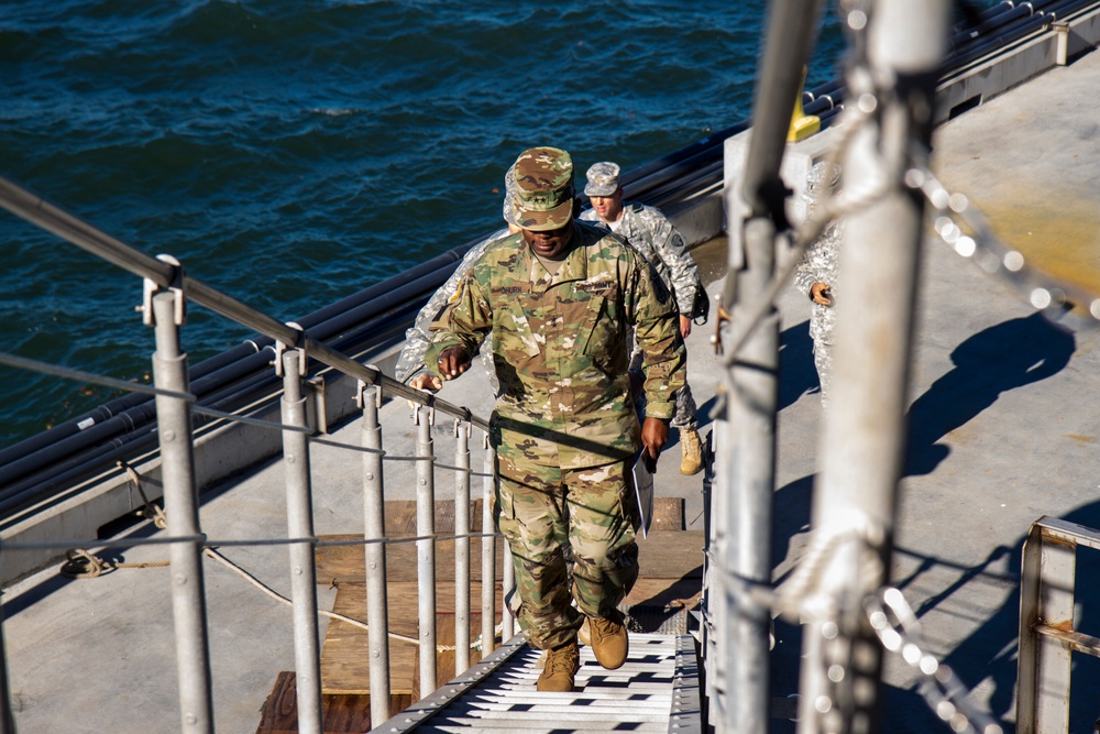 Army Reserve making relationships at sea