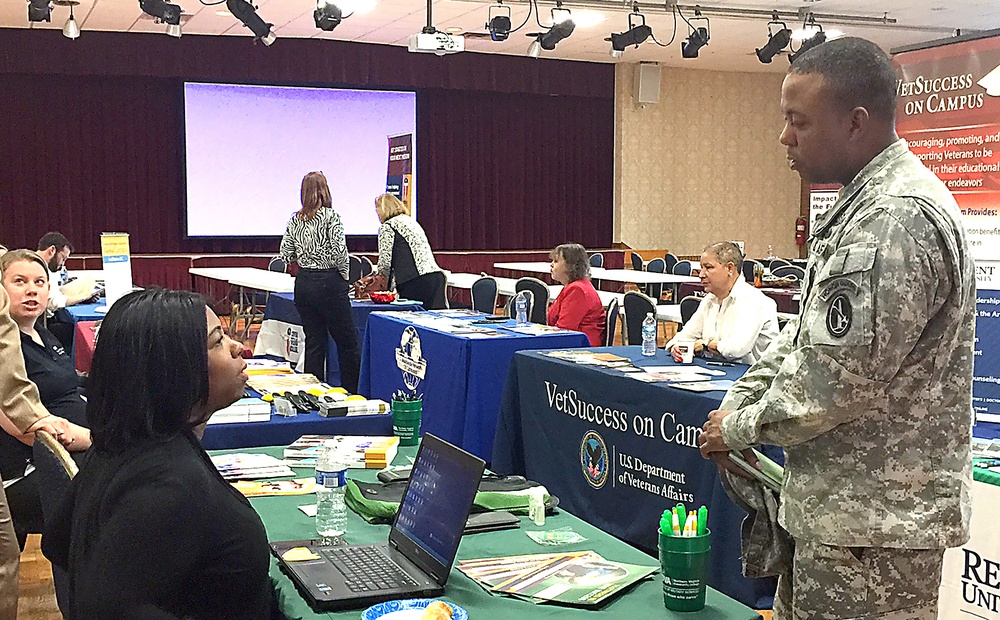 Career and education expo helps Marines, Soldiers, family prepare for the future