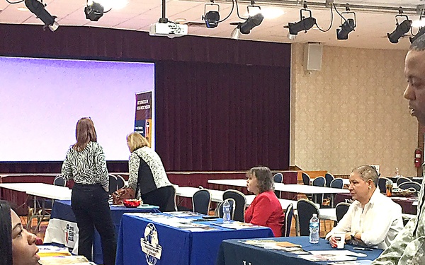 Career and education expo helps Marines, Soldiers, family prepare for the future