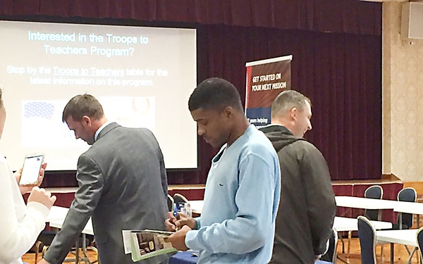 Career and education expo helps Marines, Soldiers, family prepare for the future