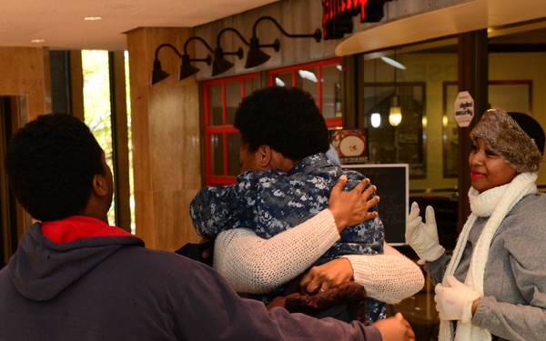 Sailors, families attend ThanksGathering