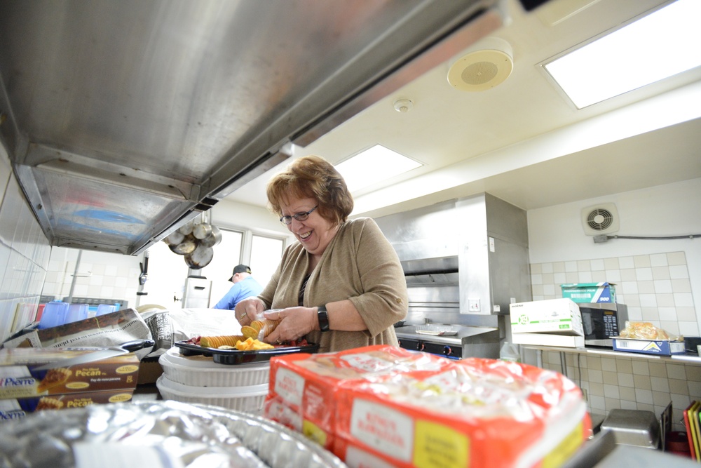 Coast Guard Auxiliary members give thanks with holiday dinner