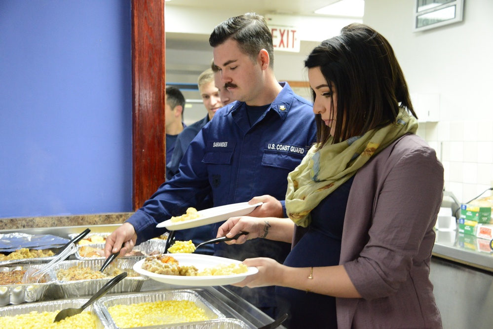 Coast Guard Auxiliary members give thanks with holiday dinner