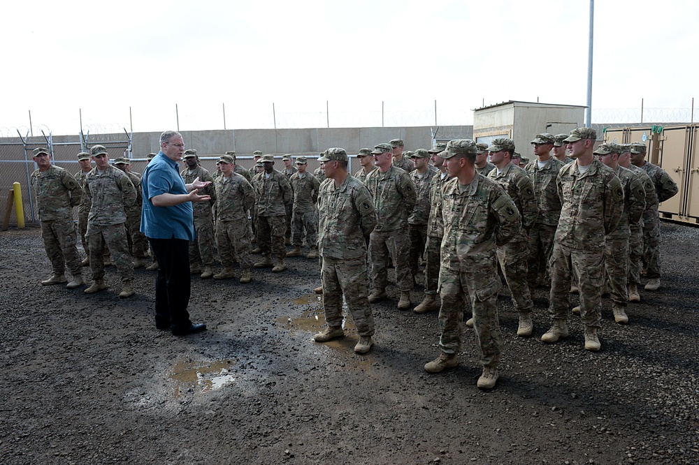 DSD speaks with soldiers from Delta Co. 2-124, Florida Army National Guard Nov. 26, 2015, at Camp Lemonnier, Djibouti