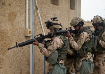 Iraqi soldiers learn urban operations tactics