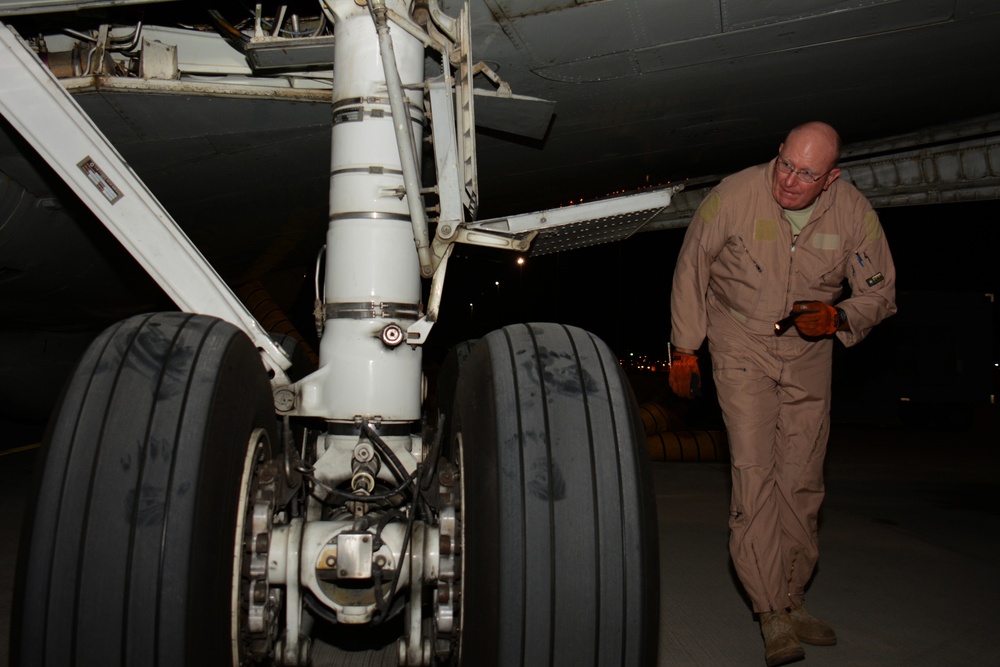 Record-setting flight engineer plans to retire