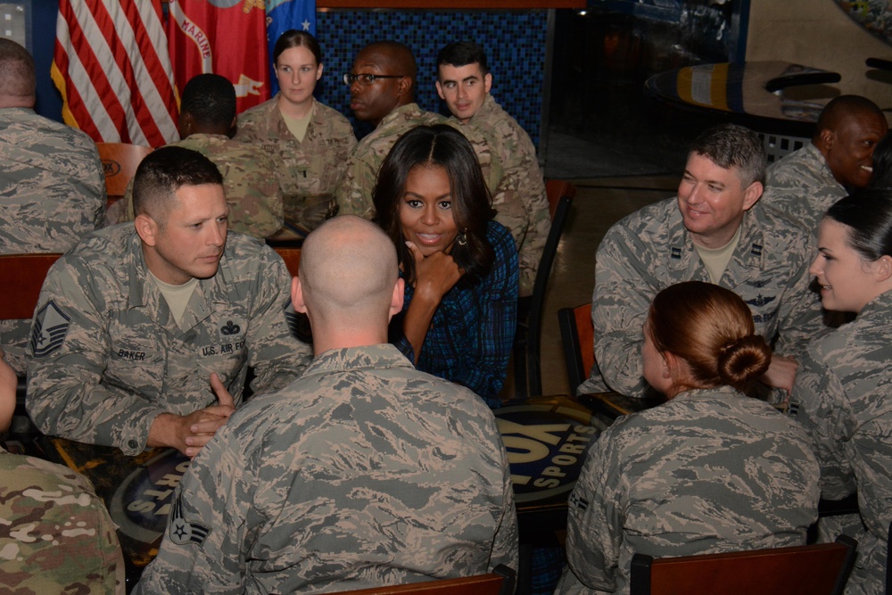 First lady shows her love for the troops
