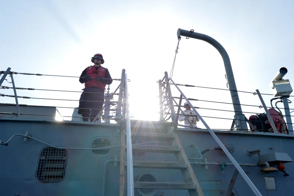 USS Ross sailors conduct flight quarters