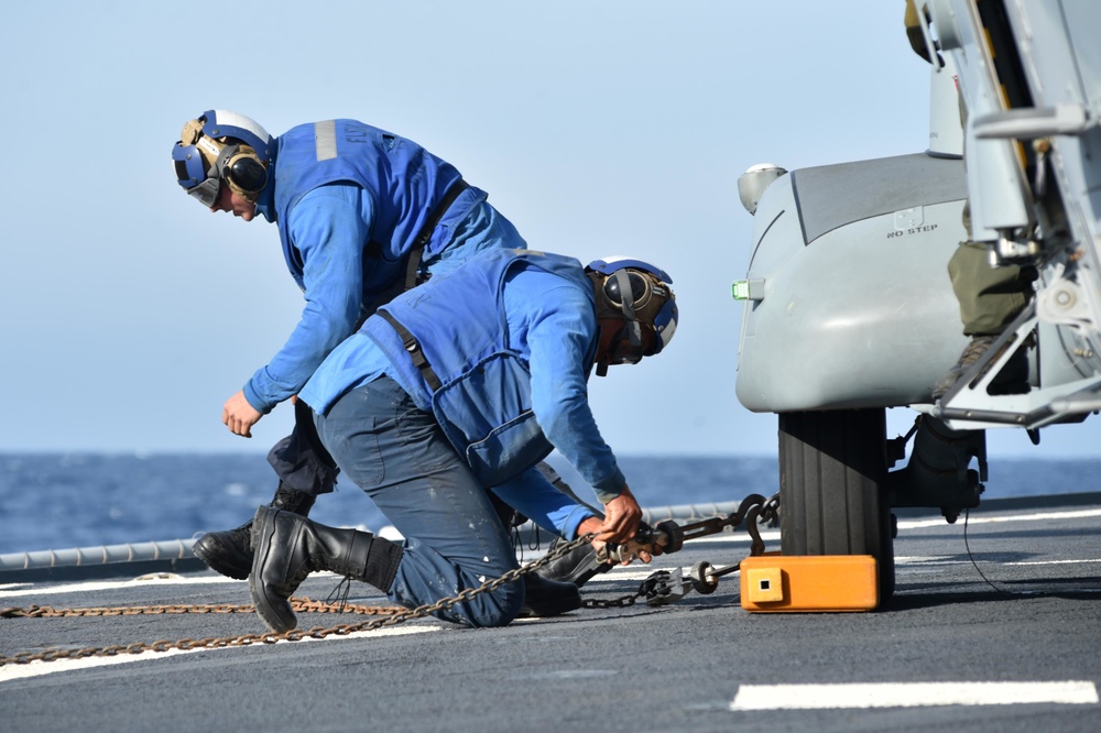 USS Ross sailors conduct flight quarters