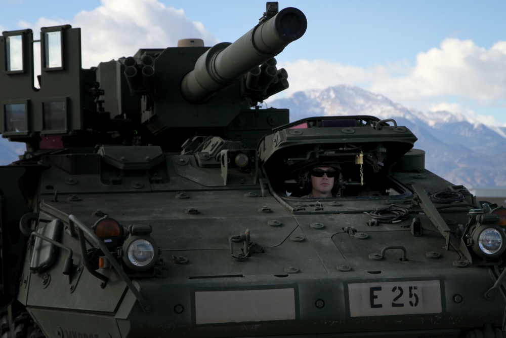 Soldiers, Airmen partner for Mobile Gun System Stryker air mobility