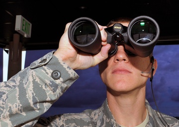 Air traffic controllers keep eyes on skies 24/7