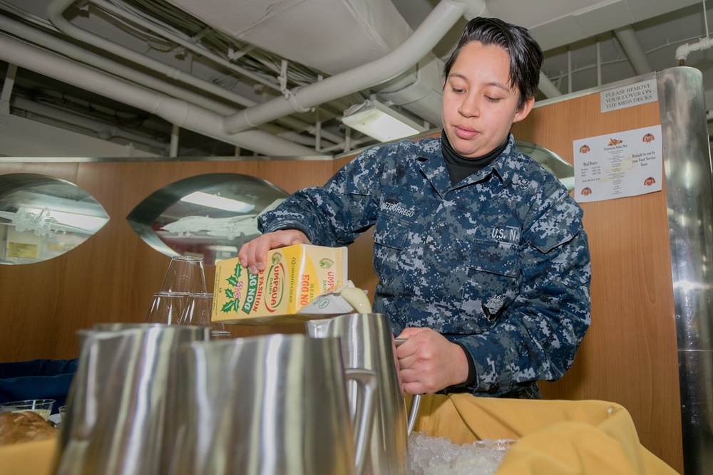 USS John C. Stennis Thanksgiving meal