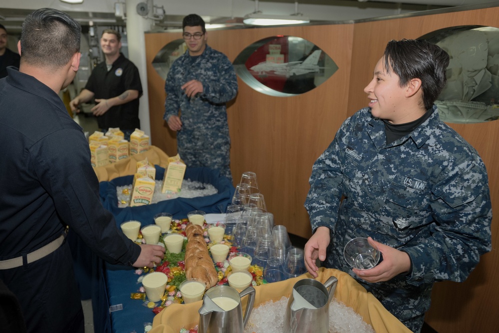 USS John C. Stennis Thanksgiving meal