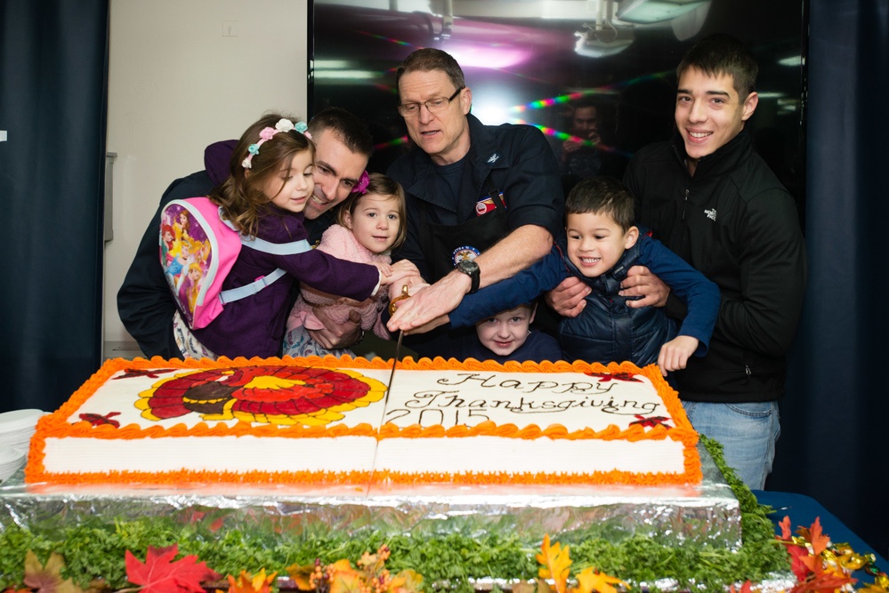 USS John C. Stennis Thanksgiving meal