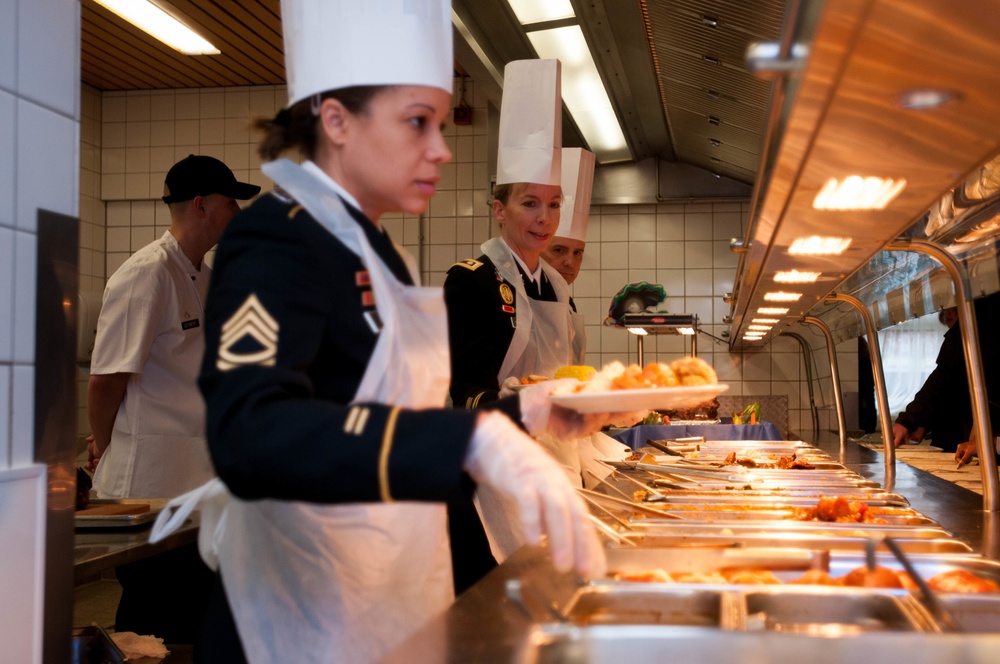 30th Medical Brigade serving Thanksgiving lunch at Kleber Kaserne DAFC, Germany