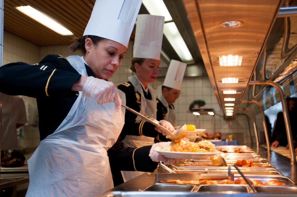 30th Medical Brigade serving Thanksgiving lunch at Kleber Kaserne DAFC, Germany