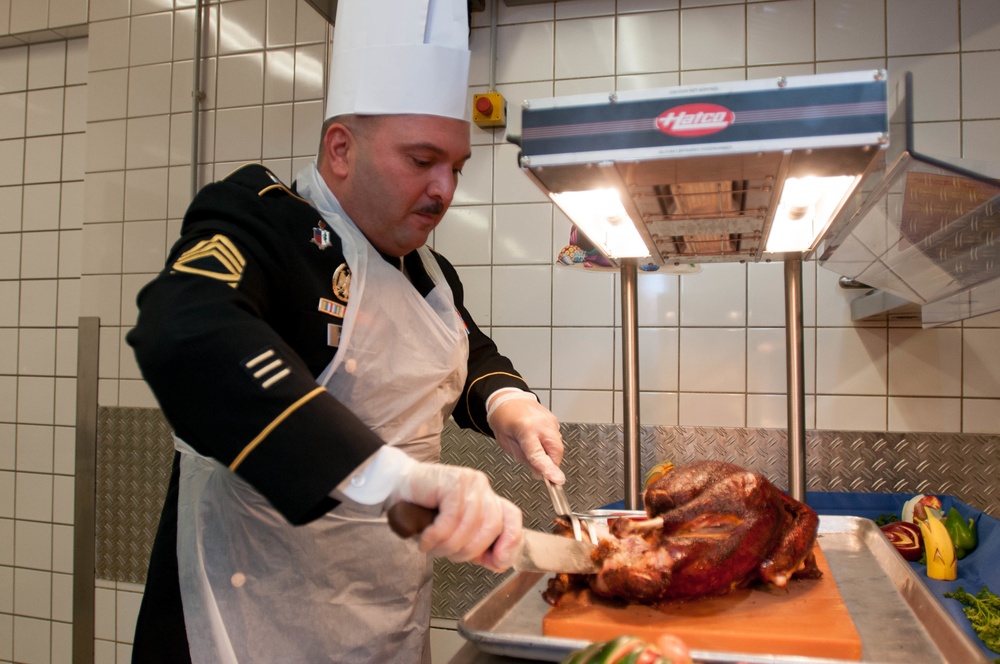 30th Medical Brigade serving Thanksgiving lunch at Kleber Kaserne DAFC, Germany