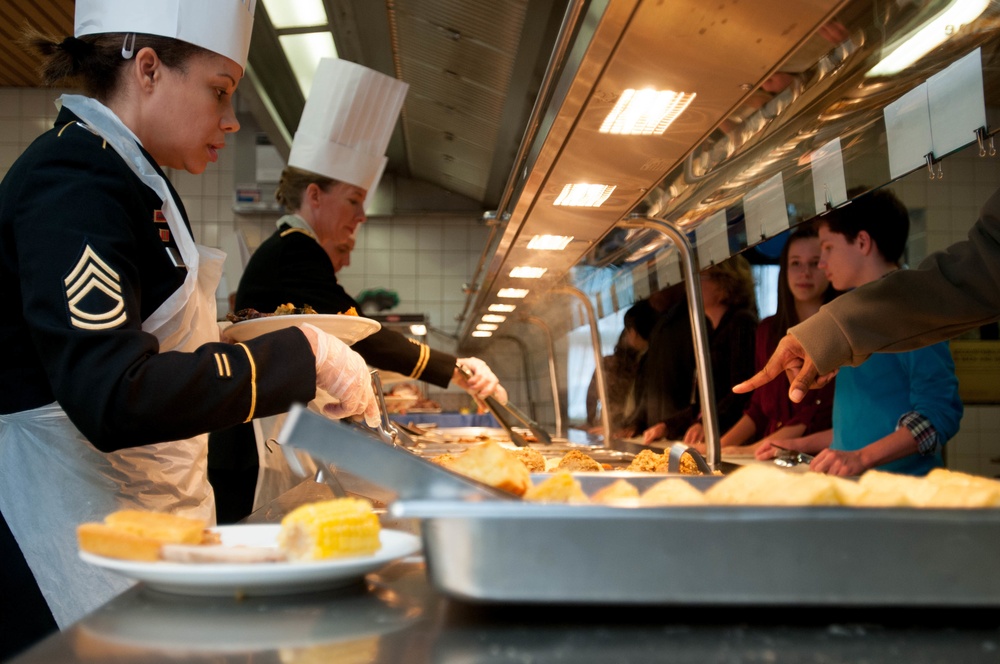 30th Medical Brigade serving Thanksgiving lunch at Kleber Kaserne DAFC, Germany