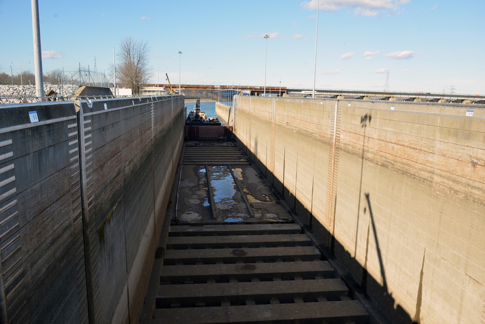 Corps of Engineers dewaters Barkley Lock for maintenance operations