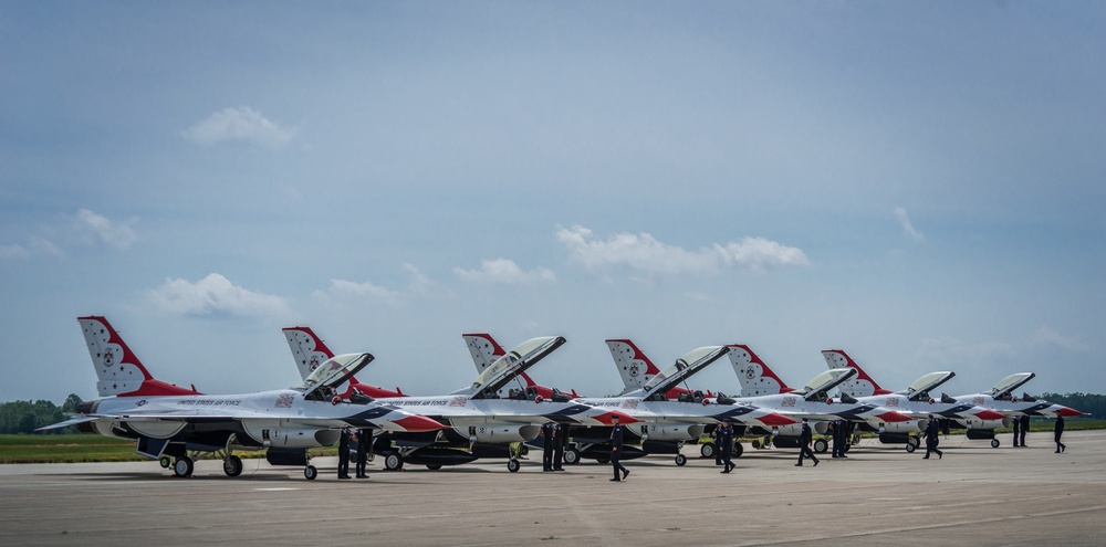 Niagara Falls Air Reserve Station hosts air show