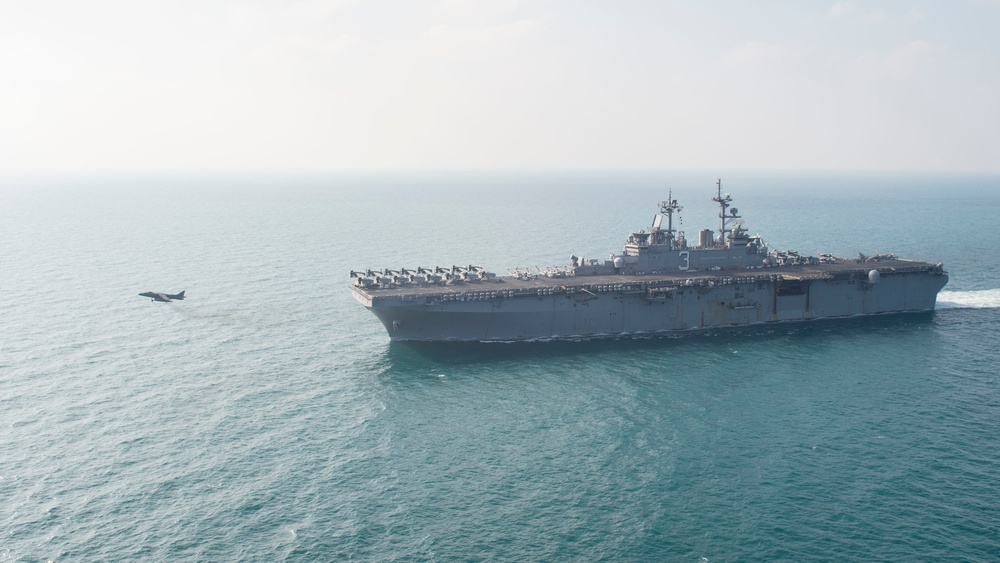 USS Kearsarge transits Arabian Gulf