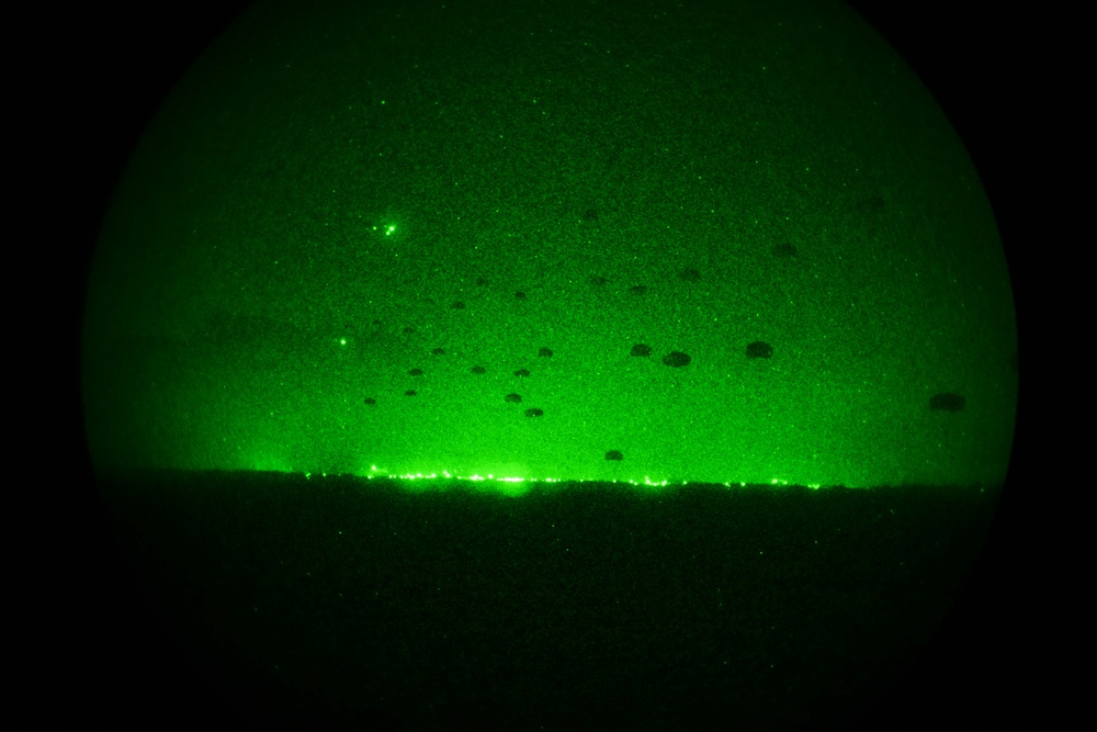 Night airborne operation Dec. 2, 2015