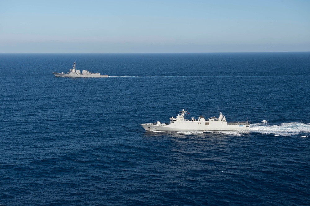 USS Gravely conducts passing exercise