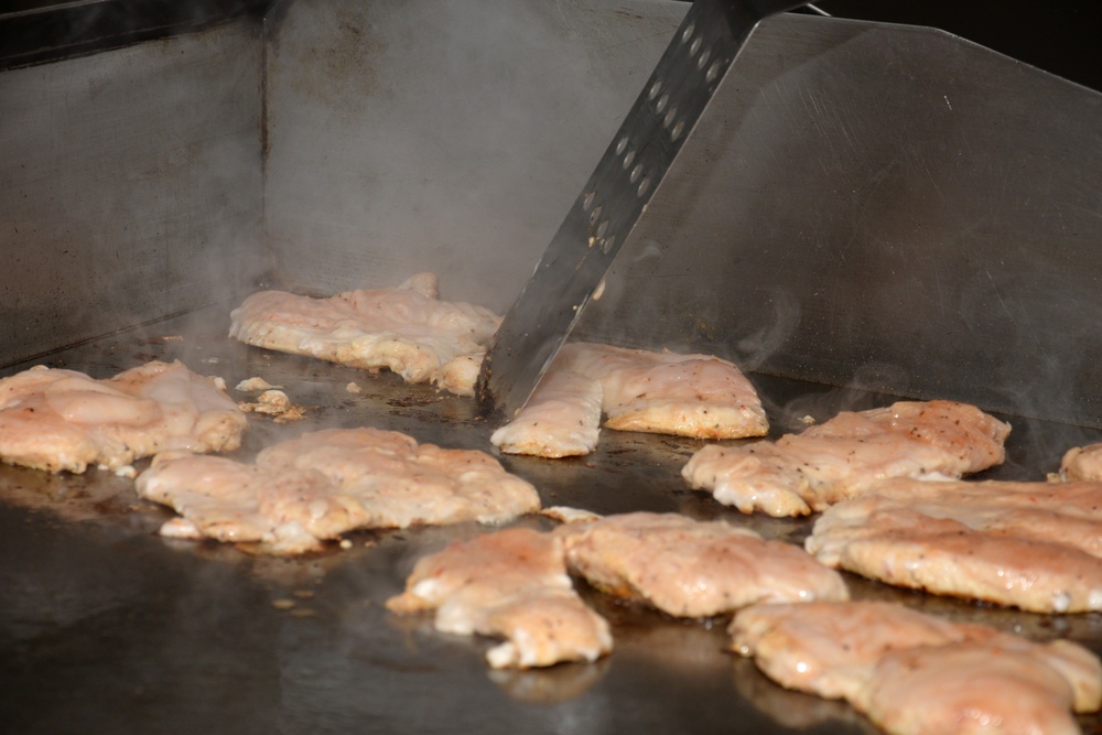 Dining facility fuels Airmen