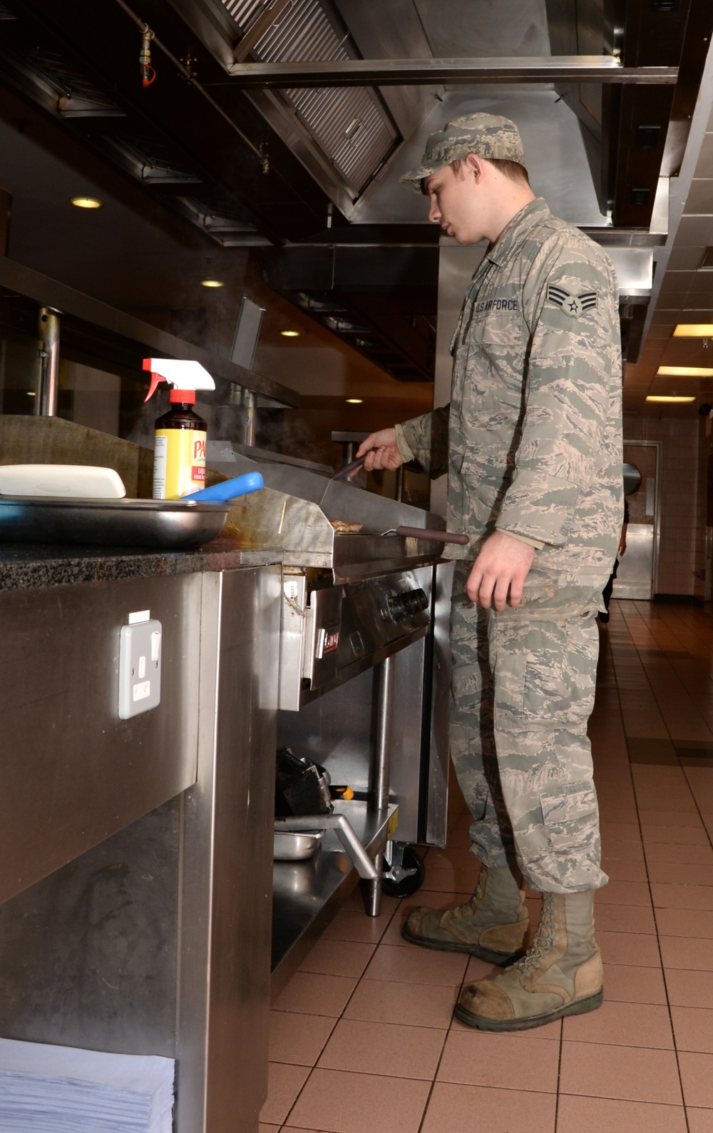 Dining facility fuels Airmen