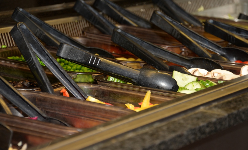 Dining facility fuels Airmen