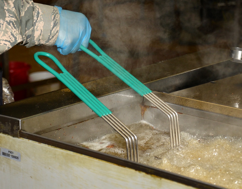 Dining facility fuels Airmen