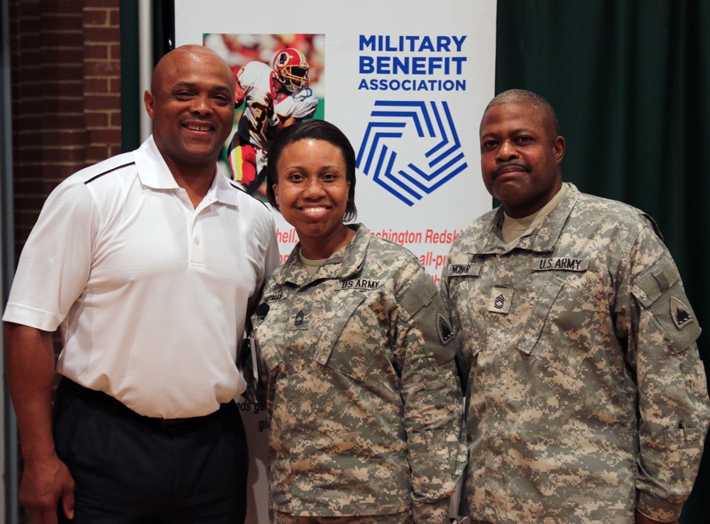 Retired Redskins player Brian Mitchell visits District National Guard soldiers