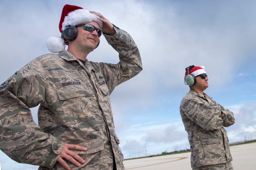 Yokota members welcome JASDF and RAAF to Operation Christmas Drop 2015