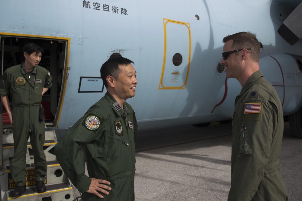 Yokota members welcome JASDF and RAAF to Operation Christmas Drop 2015