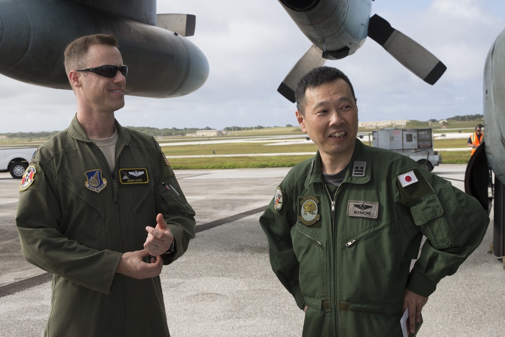 Yokota members welcome JASDF and RAAF to Operation Christmas Drop 2015