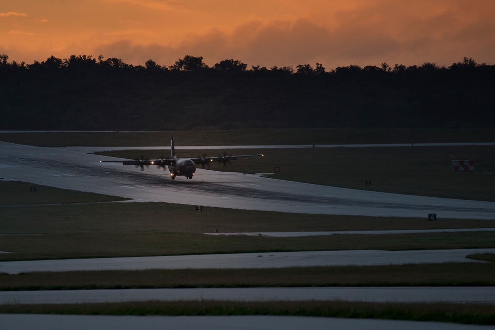 Yokota members welcome JASDF and RAAF to Operation Christmas Drop 2015