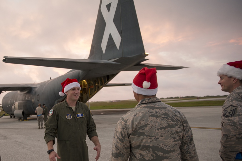 Yokota members welcome JASDF and RAAF to Operation Christmas Drop 2015