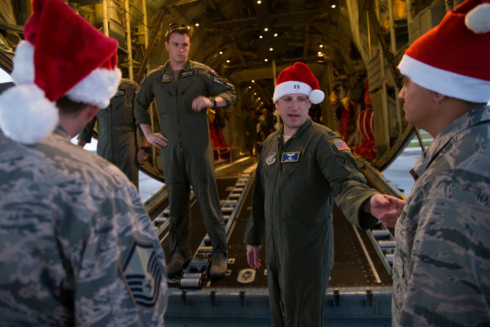 Yokota members welcome JASDF and RAAF to Operation Christmas Drop 2015