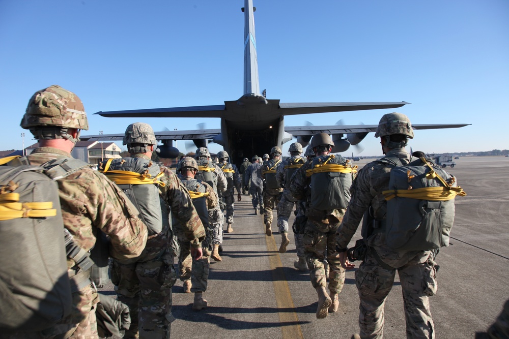 DVIDS - Images - Airborne operations for Colombian jump wings during ...