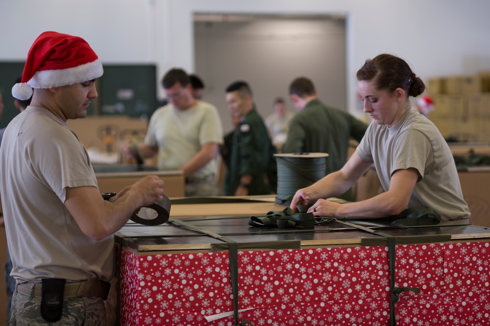 JASDF, RAAF and USAF work together building bundles in preparation for Operation Christmas Drop 2015