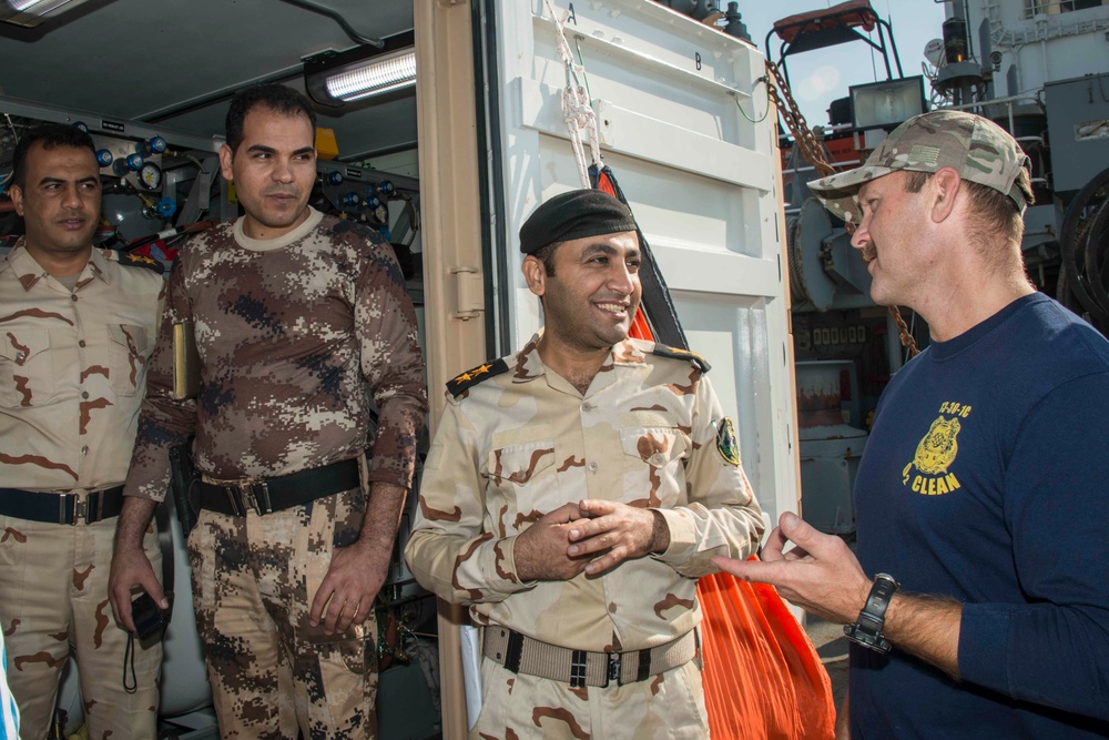 US Navy and Iraqi divers work together