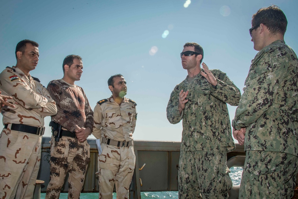 US Navy and Iraqi divers work together