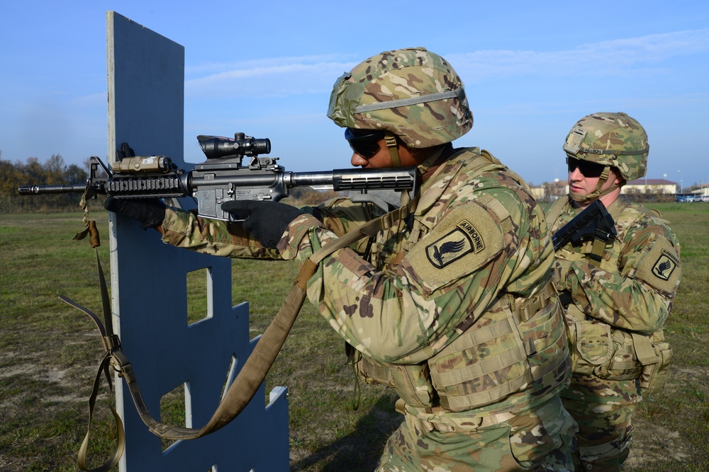 Foce Reno paratroopers training