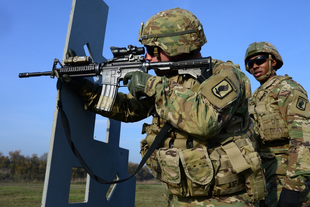 Foce Reno paratroopers training